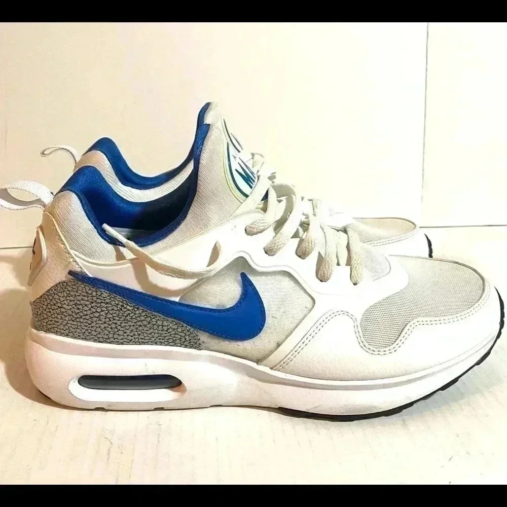 Nike Air max low top athletic sneakers
